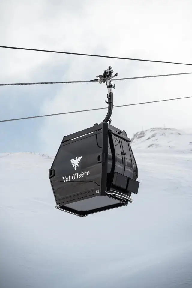 A Val d’Isère gondola above the snowy ski slopes